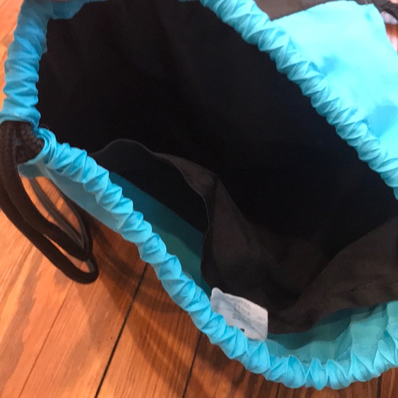 Nike Drawstring Bag - Picture 3 of 7